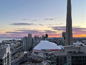多伦多downtown核心区CN Tower电视塔旁2房2卫豪华公寓 日租短租