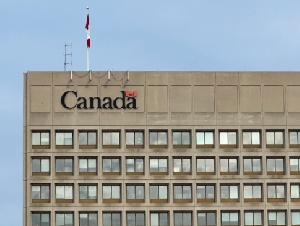 
                加拿大联邦政府要砍6万名公务员！三个部门，一个地区成重灾区
            