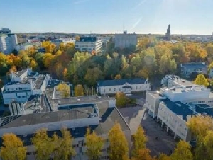 去最幸福国家上学，卷不动的中产又心动了