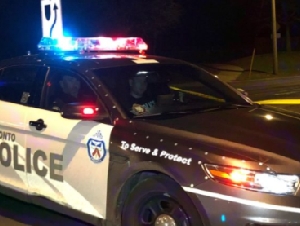 
                士嘉堡男子过马路被撞死亡：肇事司机逃逸后弃车逃跑
            