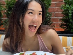 
                狂存钱！万锦26岁华人妹子拼两份工，就为10年后退休
            