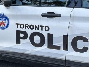 
                多伦多市中心一男子倒在街道上死亡：警方正在调查
            