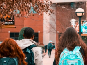 
                48%靠父母供! 多伦多读大学太烧钱: 学费、房租、伙食费到底多贵?
            