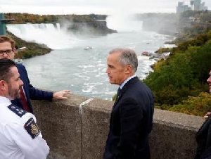 
                重磅！卡尼宣布招募1千名边境官：年薪9万，津贴狂涨
            