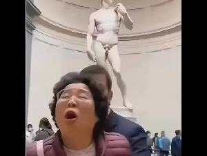 炸锅！中国大妈意大利怒吼大卫雕像：耍流氓