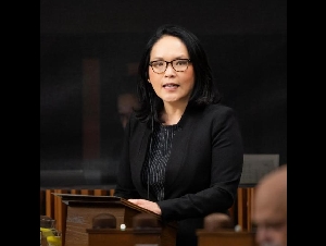 
                关慧贞批评自由党削减移民与留学生配额 损害家庭团聚与经济发展
            