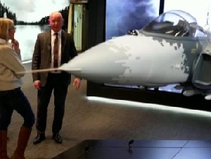 
                重磅合作！瑞典愿把"鹰狮"战机搬到加拿大生产，承诺1万个岗位！
            