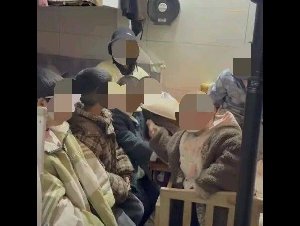 贵州一女子自称养育8个孩子，挤在数平米房间生活