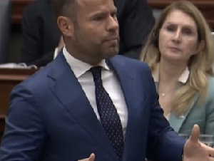 
                报了4万多次咨询，实际只有3000多？安省怒告项目公司追讨2500万
            