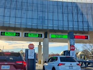 
                我为什么要跨过彩虹桥到美国翻墙？因为买了一副苹果耳机
            