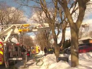 
                突发！万锦16街民宅起火，一名儿童情况危急！
            