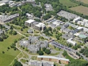 
                刚开始像感冒…大学城突发疫情已致2死！加拿大强制打疫苗
            