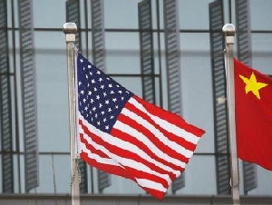 
                中国外交部提醒公民赴美注意入境遭恶意盘查风险
            