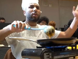 
                大多伦多高校起诉恶搞博主: 课上印度口音夸张, 还带锅做饭!
            