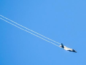 
                加拿大自废武功：60年前一个决定导致今天只能依赖美国
            
