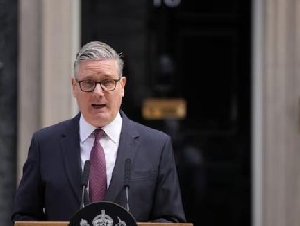 
                突发：英国首相斯塔默宣布辞职，民调下滑压力，特朗普拍手称快
            