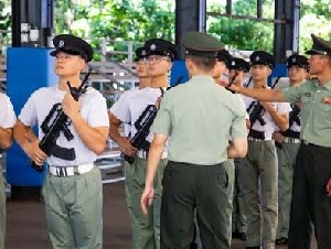 香港警察正式成立仪仗队，驻港部队到场指导