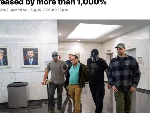 
                加州亚裔被ICE抓捕暴增1109%!多名华人机场被带走
            