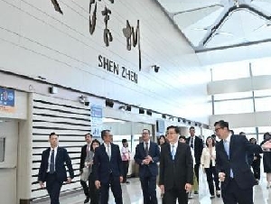 新皇岗口岸通关 首采港深「合作查验 一次放行」